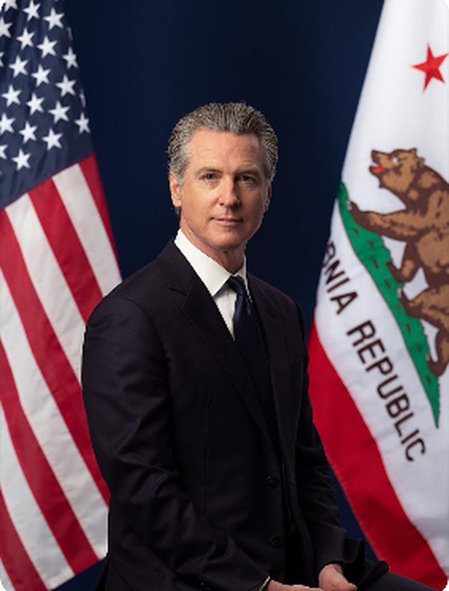 Official portrait of Governor Gavin Newsom before the United States and California flags