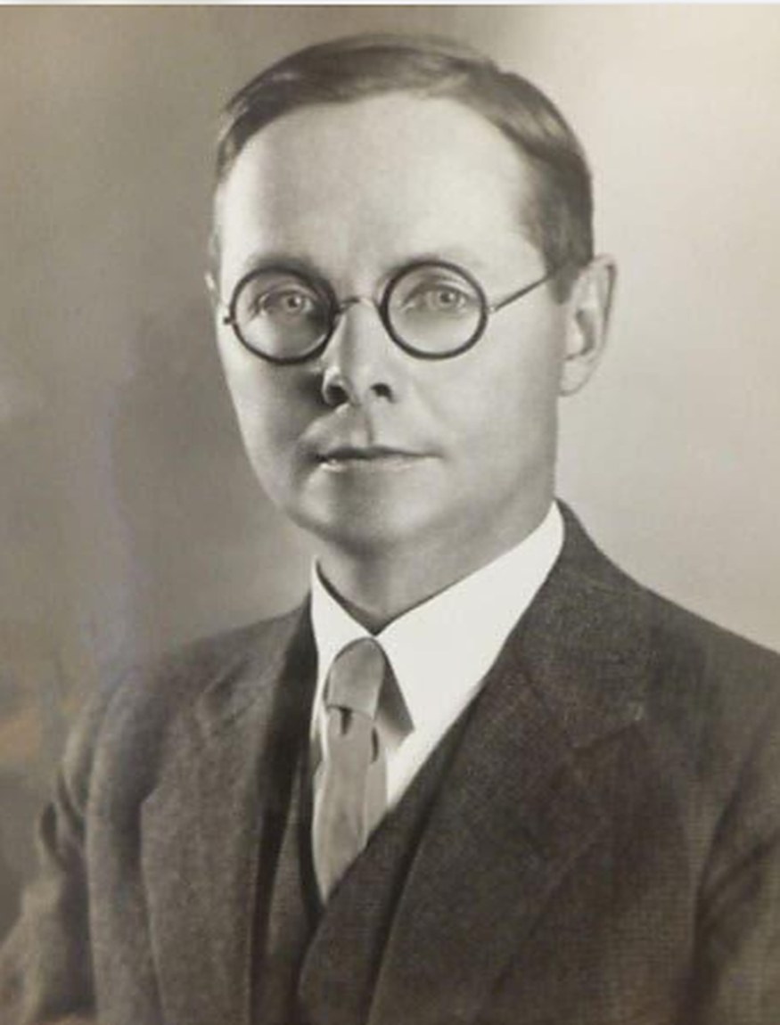 Portrait of Paul Bowman Popenoe in round spectacles and a suit