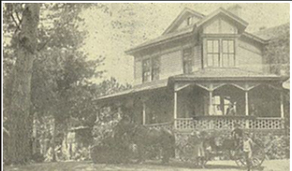 A circa-1905 photograph of Villa Fontenay, a wooden house with a wide verandah, people and a horse before it