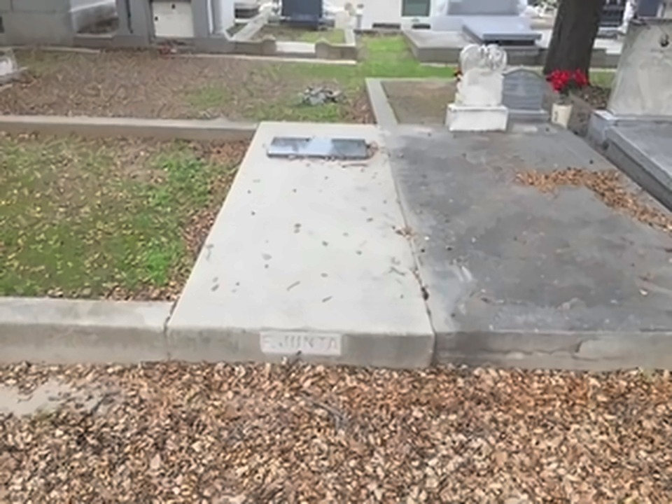 Frances Junta's grave slab with a flat bronze marker and a GIUNTA foot stone